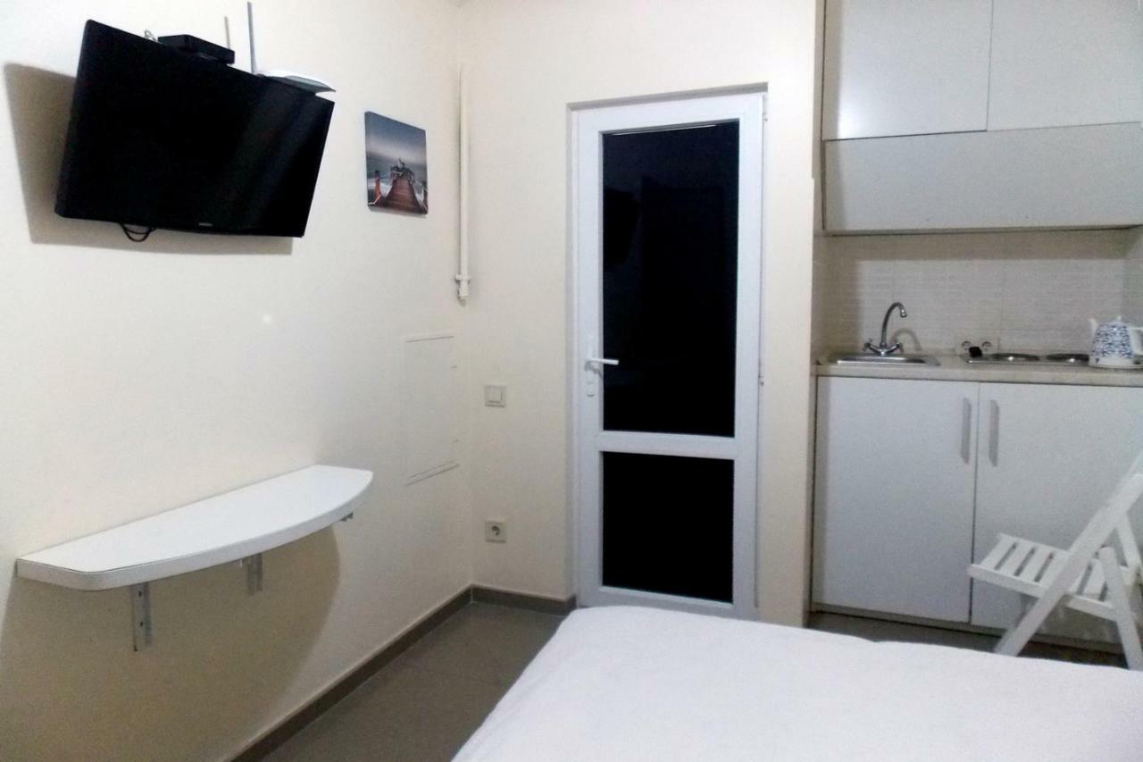 Апартаменты Compact Studio In The City Center Львов Экстерьер фото