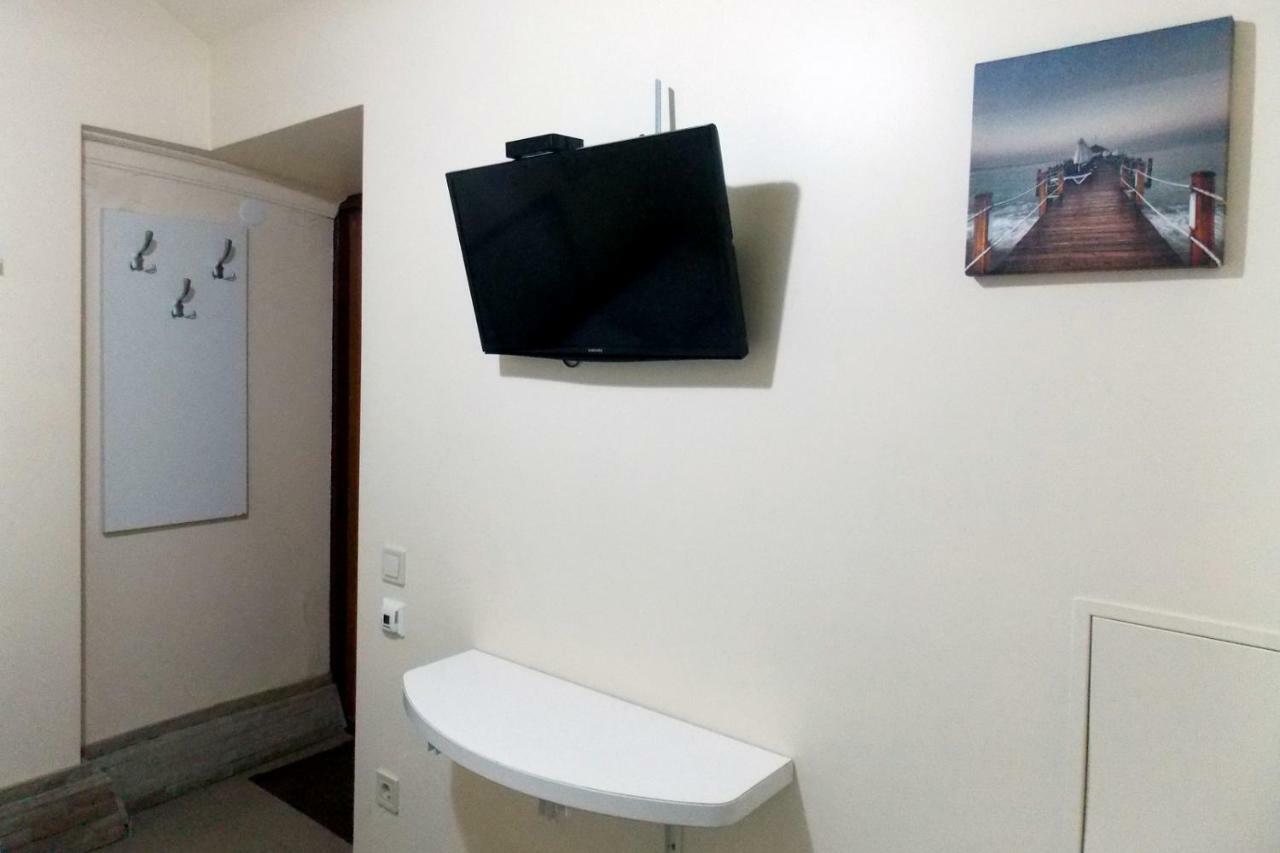 Апартаменты Compact Studio In The City Center Львов Экстерьер фото